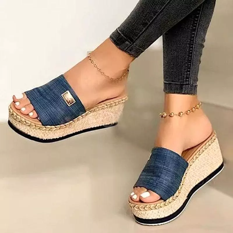 Casual Badge Wedge Sandals