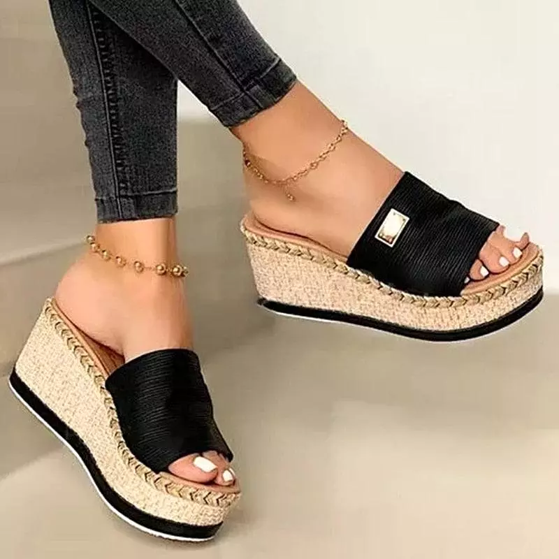 Casual Badge Wedge Sandals