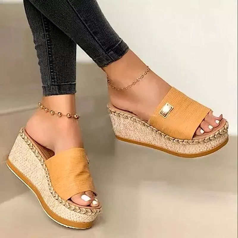 Casual Badge Wedge Sandals