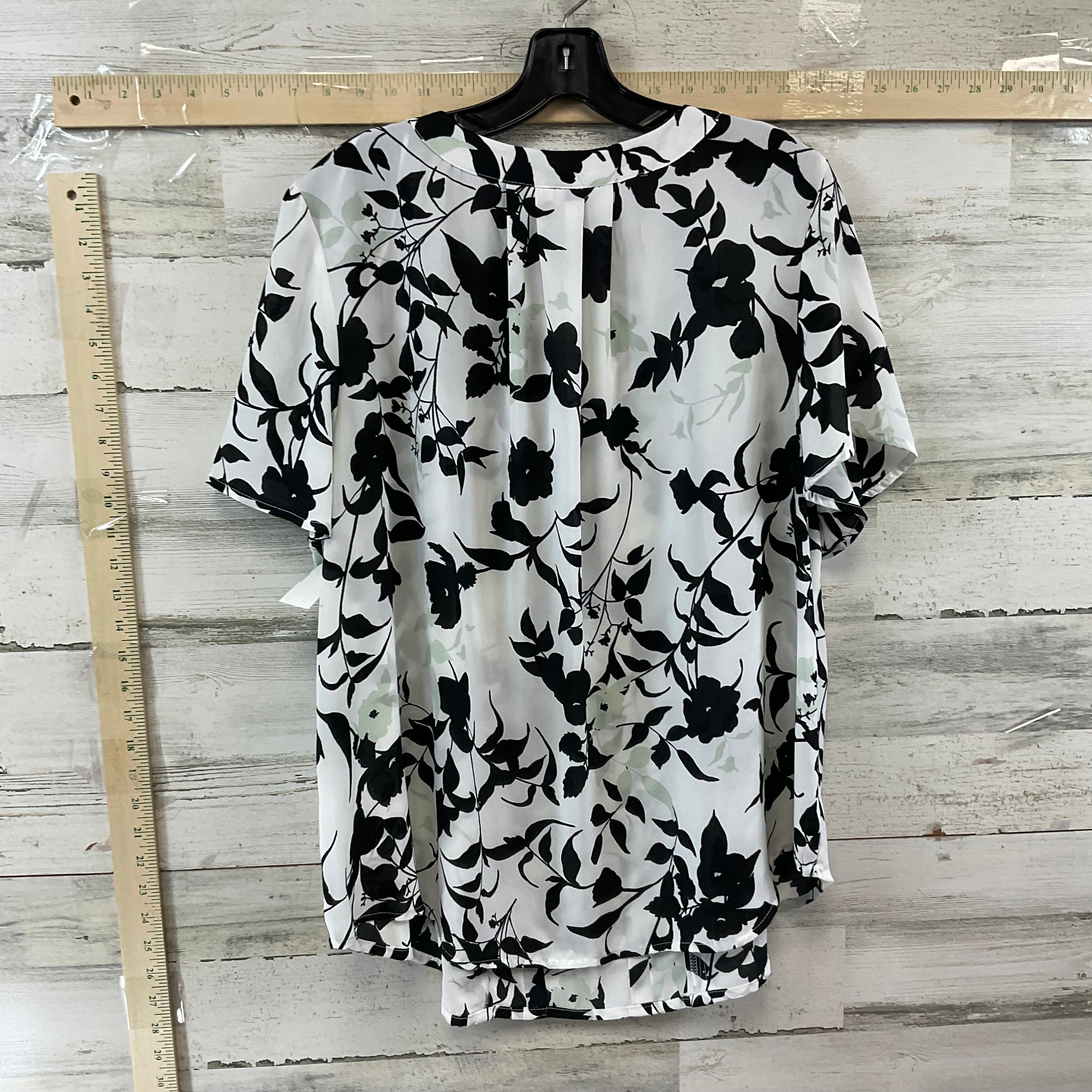 Top Short Sleeve By Liz Claiborne  Size: 1x